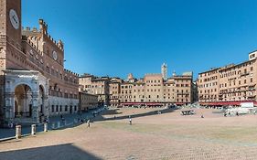 Mimosa- Loft Elegante Con Terrazza Nel Centro Di Siena